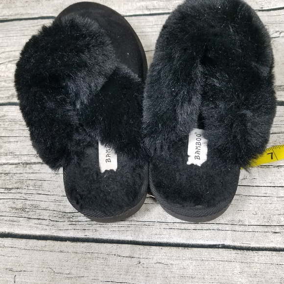 Bamboo Black Slippers Size 7. - Picture 8 of 8